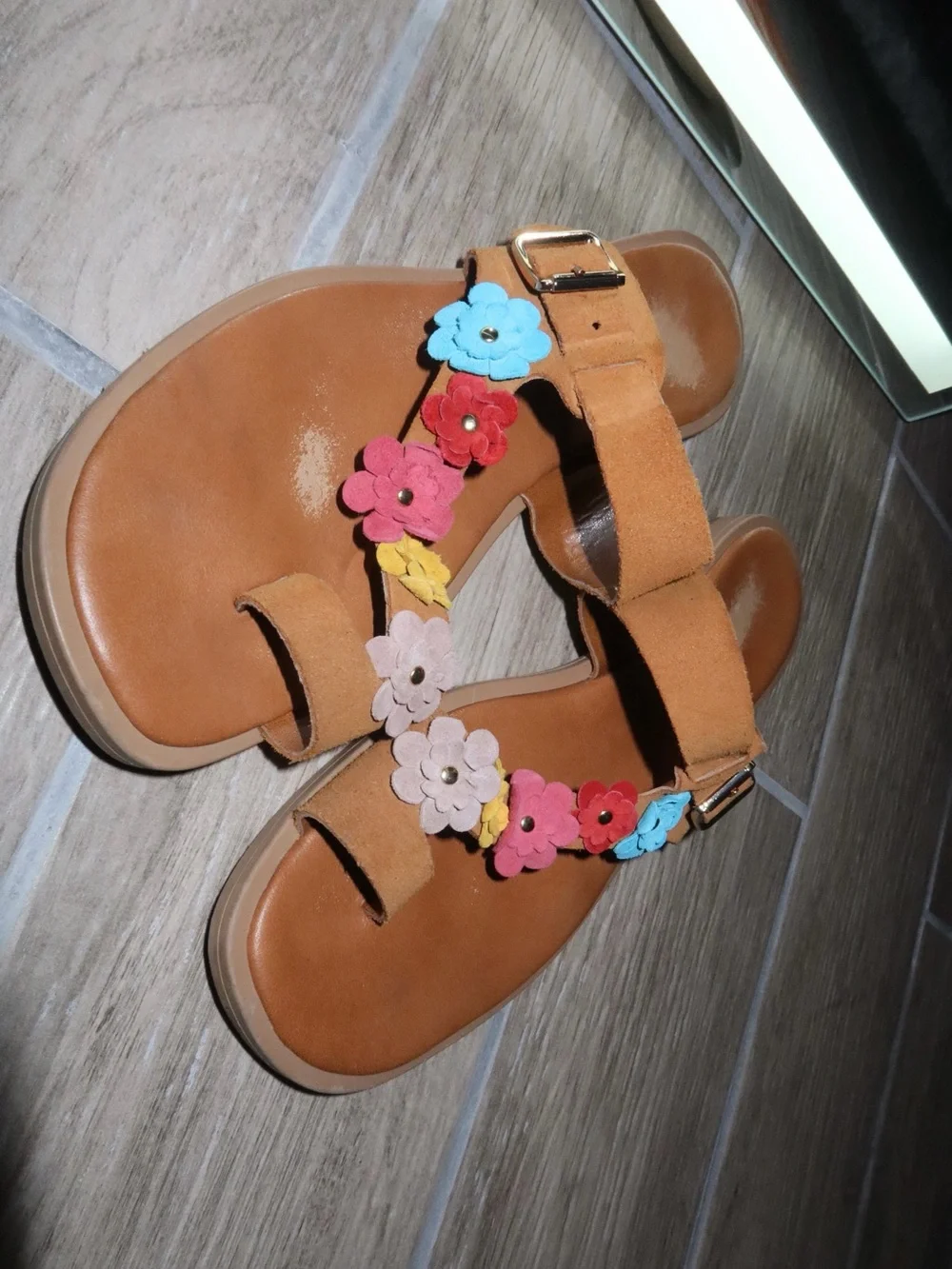 Avellini Made in Italy Tan Suede Floral Toe-Ring Sandals
